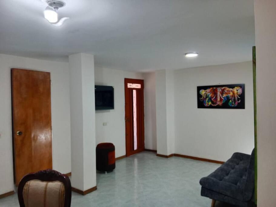 Amplia Casa Familiar, Comoda Y En Laureles
