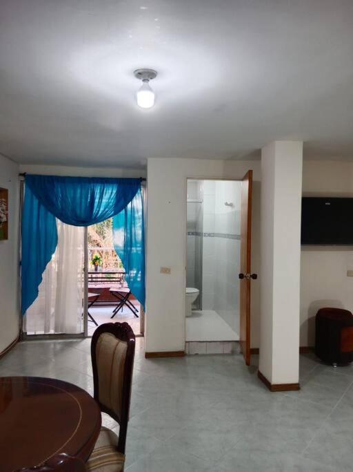 Amplia Casa Familiar, Comoda Y En Laureles *