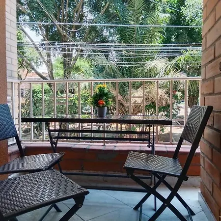 Amplia Casa Familiar, Comoda Y Central En Laureles Medellin Exterior photo