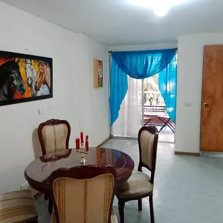 Amplia Casa Familiar, Comoda Y Central En Laureles Medellin Exterior photo