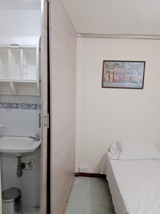 Amplia Casa Familiar, Comoda Y En Laureles Medellín